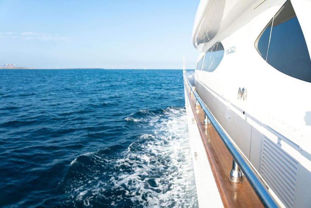 Super Yacht Located In Puerto Banus 호텔 마르베야 외부 사진